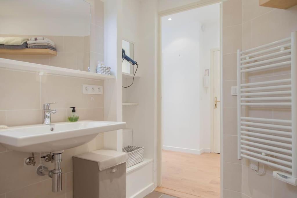 #28 1 Bdr Flat Ac Balcony Hper Central 10Mins To Beach & Old Town 尼斯 外观 照片